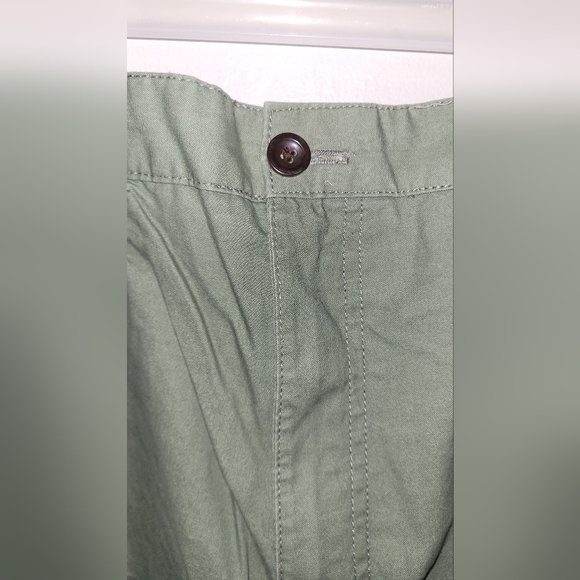 Mens Chaps shorts size 36 army green golfer short - Picture 3 of 7
